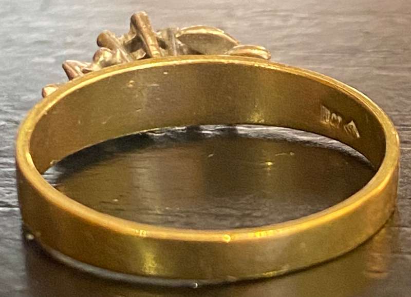vintage 9ct solitaire diamond raised with leaves 9ct yellow gold ring