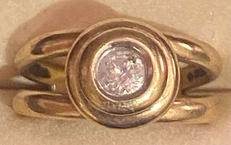 9ct Yellow gold and Solitaire Cubic Zirconia Ring