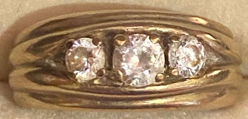 9ct Yellow gold with three Cubic Zirconia's gold Ring