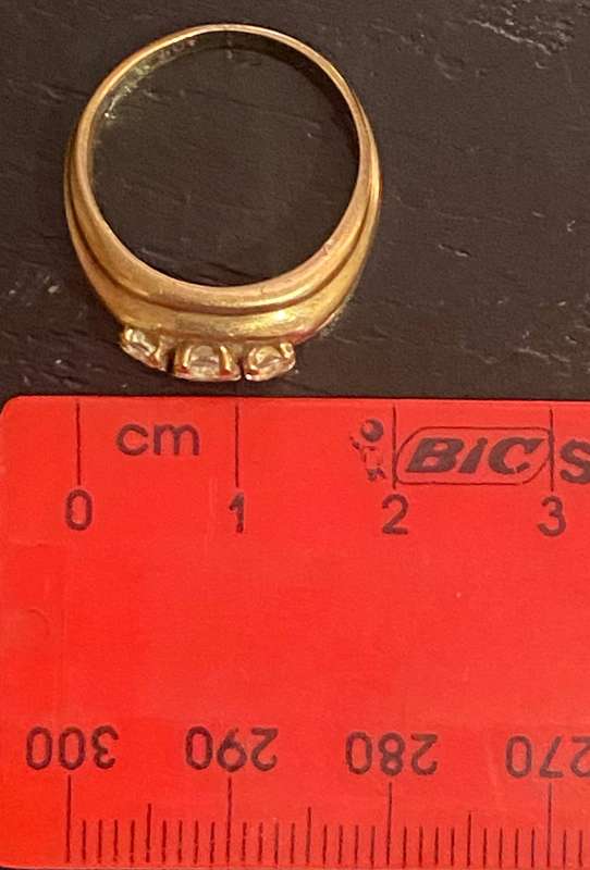 9ct Yellow gold with three Cubic Zirconia's gold Ring