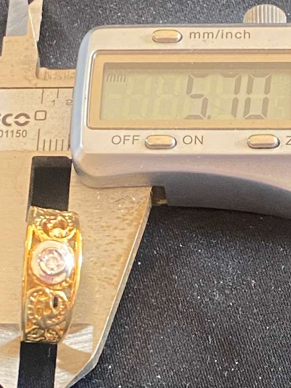 18ct Yellow gold 0.10 carat round Diamond bezel set Ring