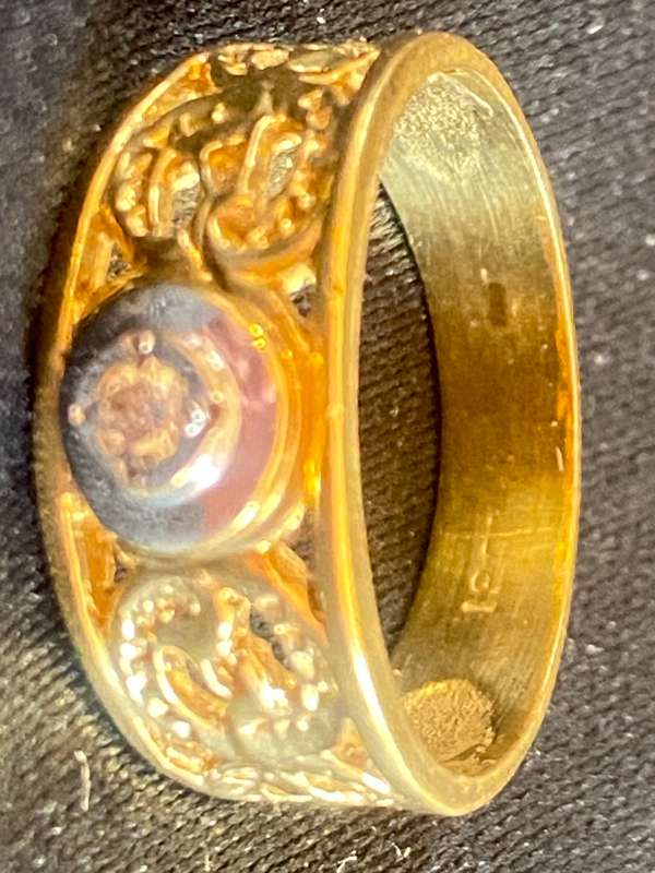 18ct Yellow gold 0.10 carat round Diamond bezel set Ring