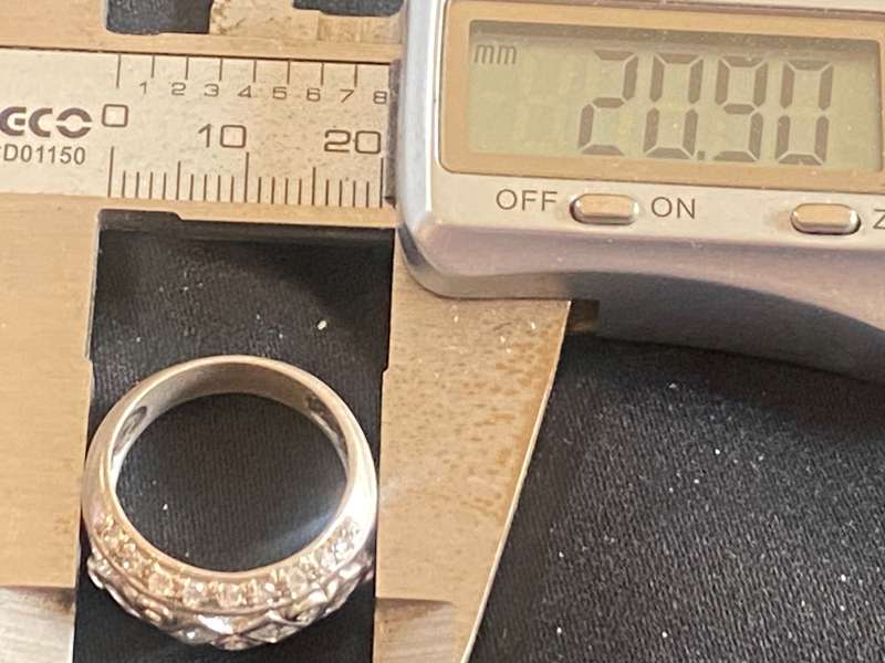 Stunning Sterling Silver & CZ Ring