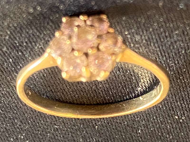 OOH so cute 9ct yellow gold cluster ring with CZ's