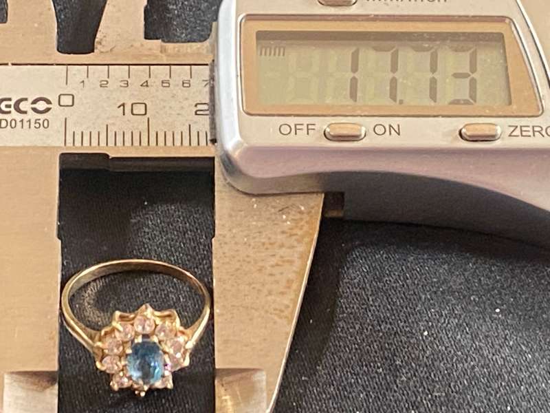9ct yellow gold and Aqua Marine Ring with CZ's