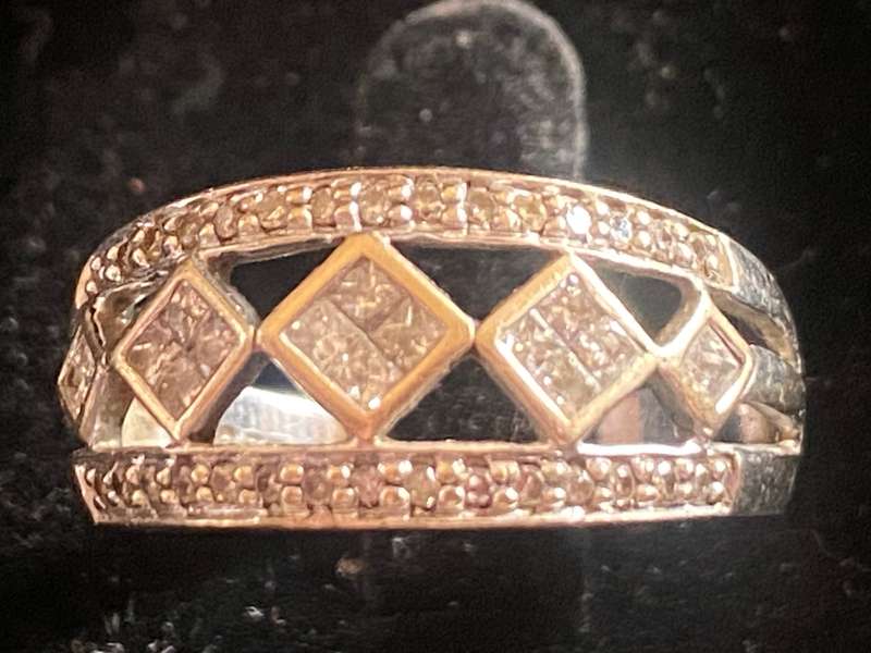 18ct White gold and Diamond Ring with .80 carat Diamonds