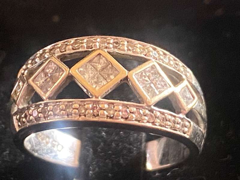 18ct White gold and Diamond Ring with .80 carat Diamonds