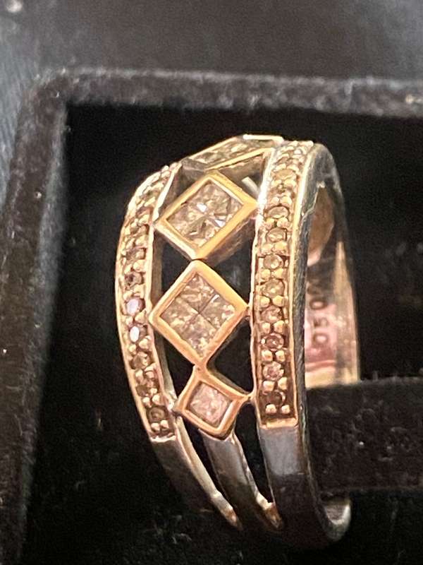 18ct White gold and Diamond Ring with .80 carat Diamonds