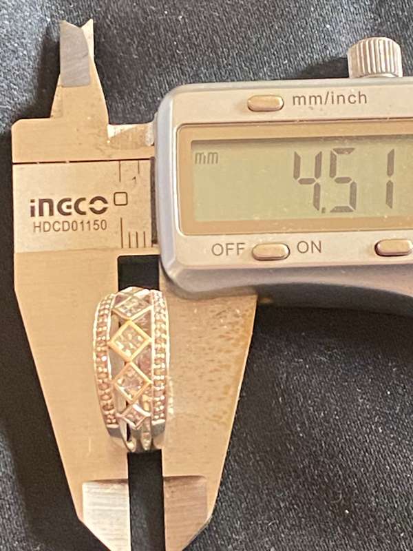 18ct White gold and Diamond Ring with .80 carat Diamonds
