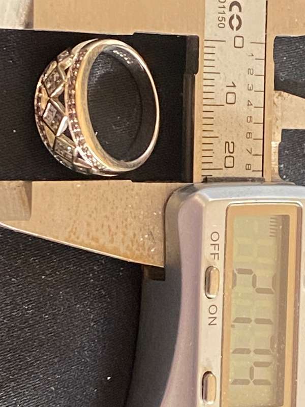 18ct White gold and Diamond Ring with .80 carat Diamonds