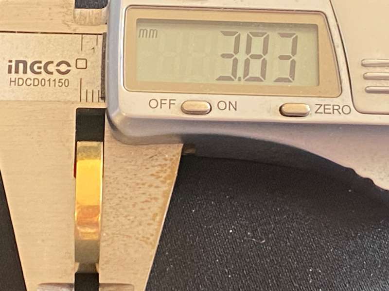 18ct flat medium width wedding band