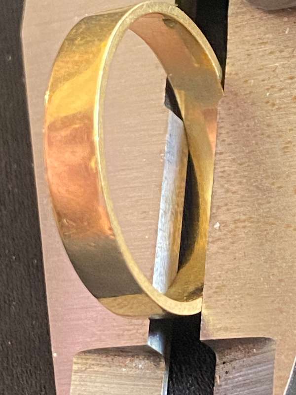 18ct flat medium width wedding band