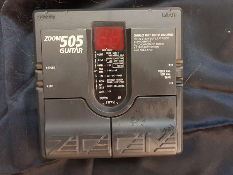 Zoom 505 multi-effects guitar pedal in box