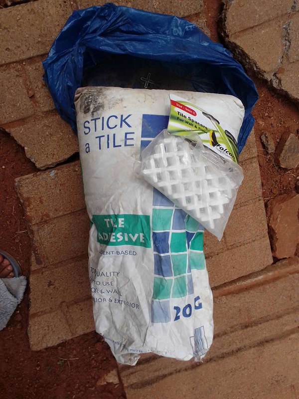 Tile and Adhesive Stick 20G PLUS Tile Spacer