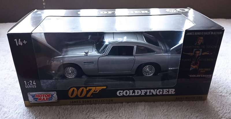 James Bond Aston Martin DB5 - 1:24 Scale (Sealed) Collectible