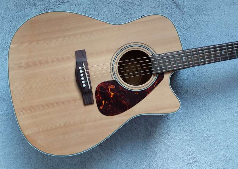 Yamaha FX370C Acoustic Guitar with Hardcase