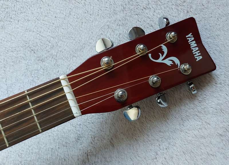Yamaha FX370C Acoustic Guitar with Hardcase