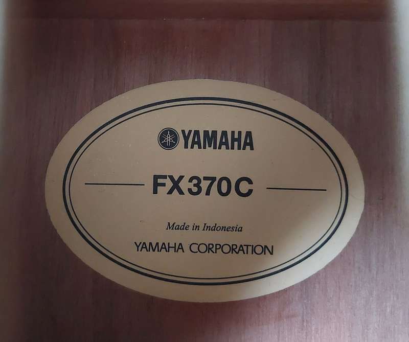 Yamaha FX370C Acoustic Guitar with Hardcase