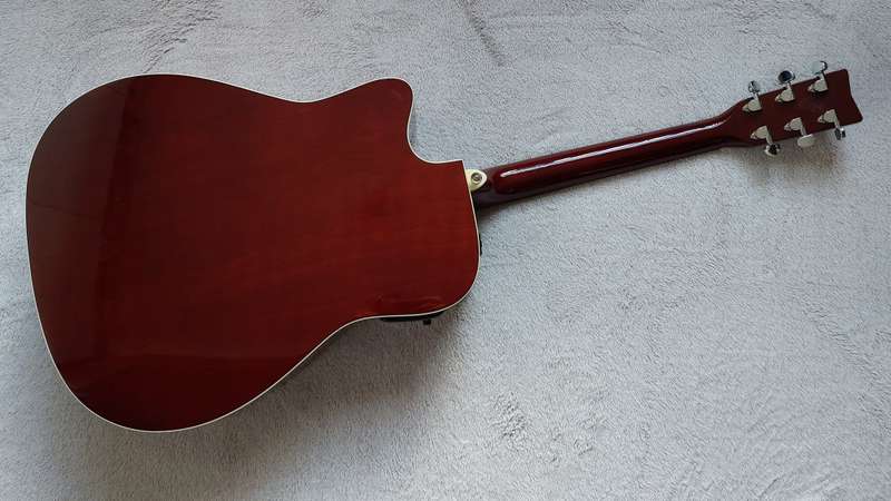 Yamaha FX370C Acoustic Guitar with Hardcase