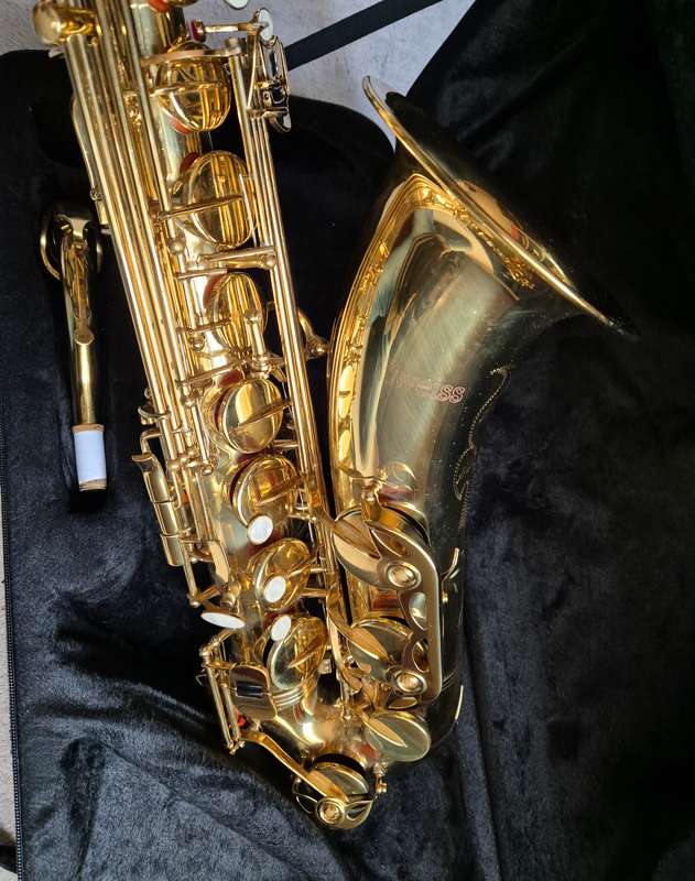 Zweiss Tenor Saxophone with Case
