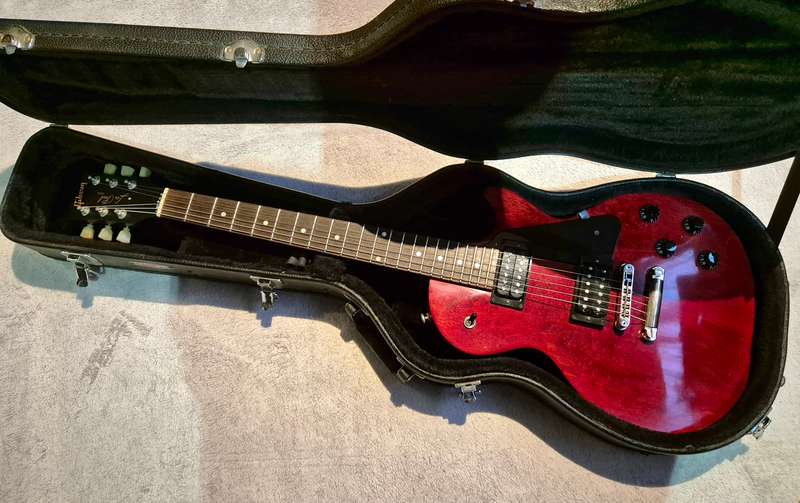 2017 Gibson Les Paul Studio Guitar with Case