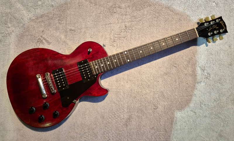 2017 Gibson Les Paul Studio Guitar with Case