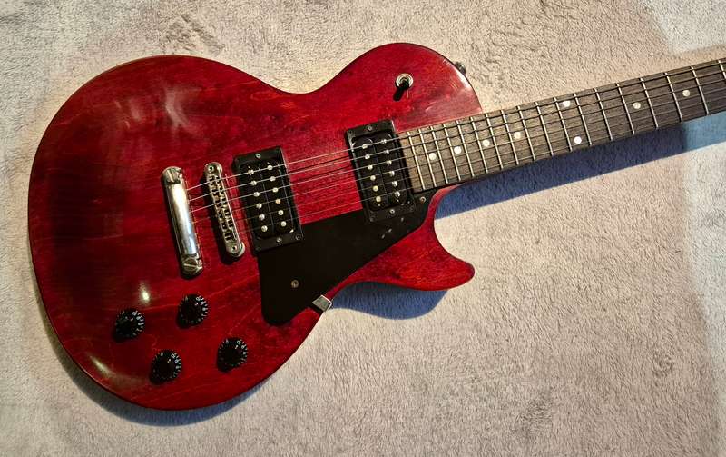 2017 Gibson Les Paul Studio Guitar with Case