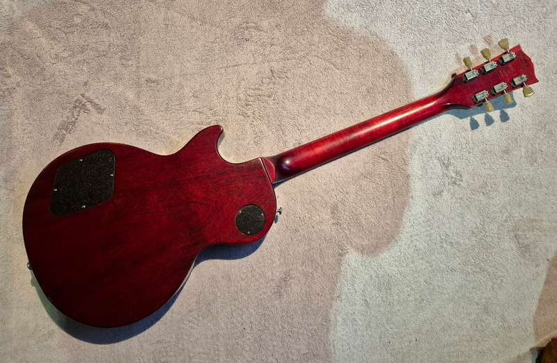 2017 Gibson Les Paul Studio Guitar with Case