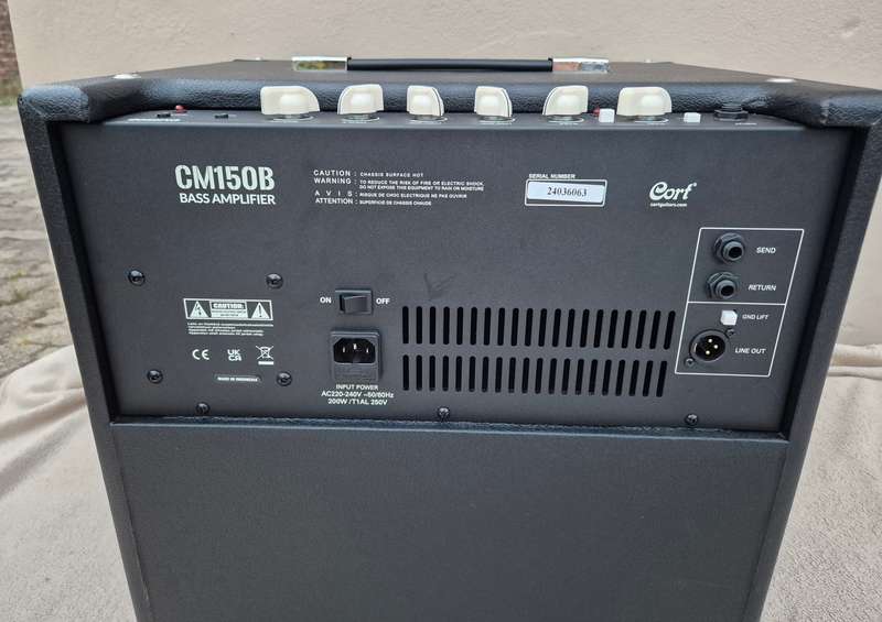 Cort CM150B Bass Guitar Amp