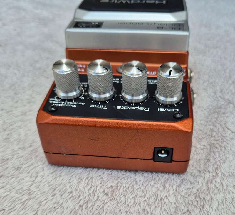 Hardwire DL-8 Delay/Looper Guitar Pedal