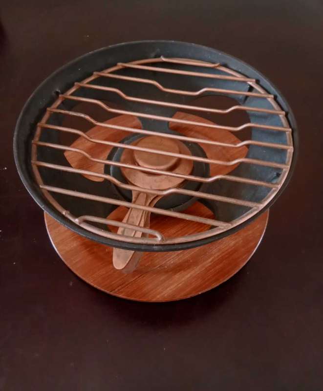 Vintage Le Creuset fondue set with cheese cutters  in new condition