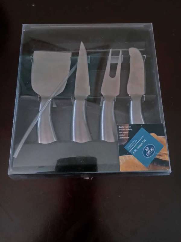 Vintage Le Creuset fondue set with cheese cutters  in new condition