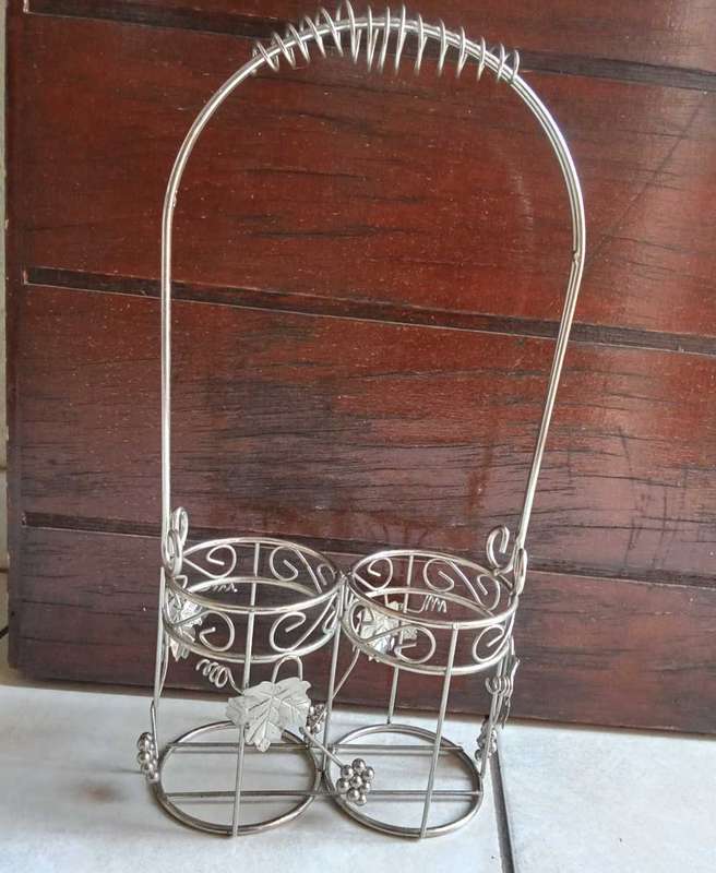 Beautiful and Vintage Portable Wine Rack
