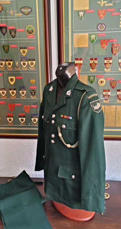 RHODESIA - RHODESIAN LIGHT INFANTRY  (RLI) - CEREMONIAL UNIFORM
