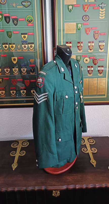 RHODESIA - RHODESIAN LIGHT INFANTRY  (RLI) - CEREMONIAL UNIFORM