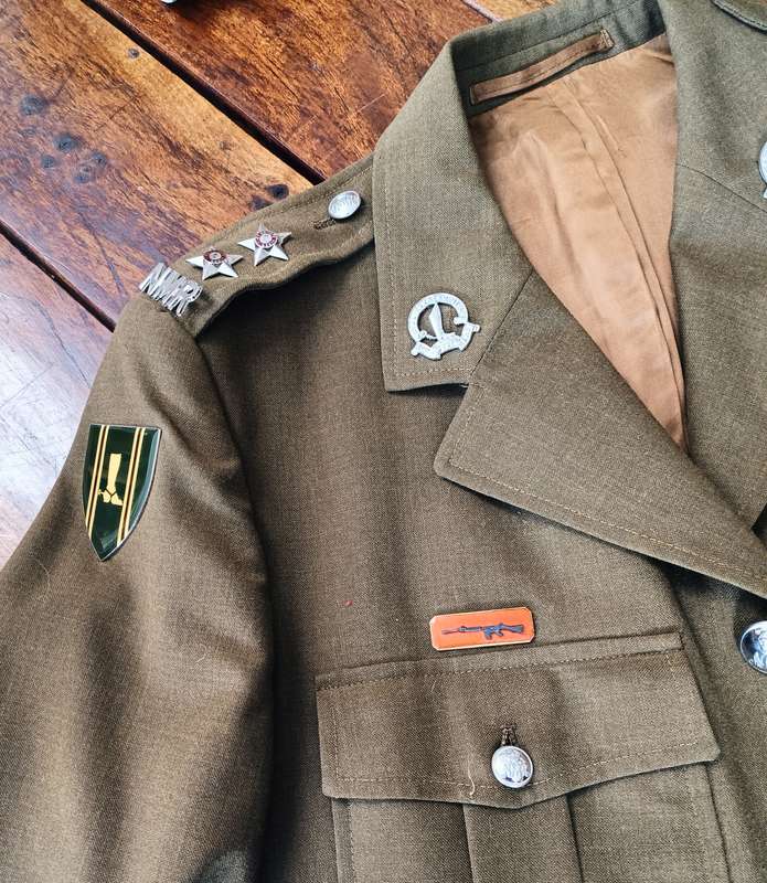 SADF - NATAL MOUNTED RIFLES - OFFICERS UNIFORM AND BERET