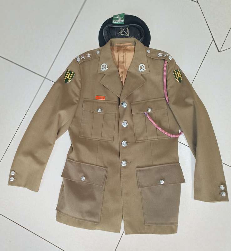 SADF - NATAL MOUNTED RIFLES - OFFICERS UNIFORM AND BERET