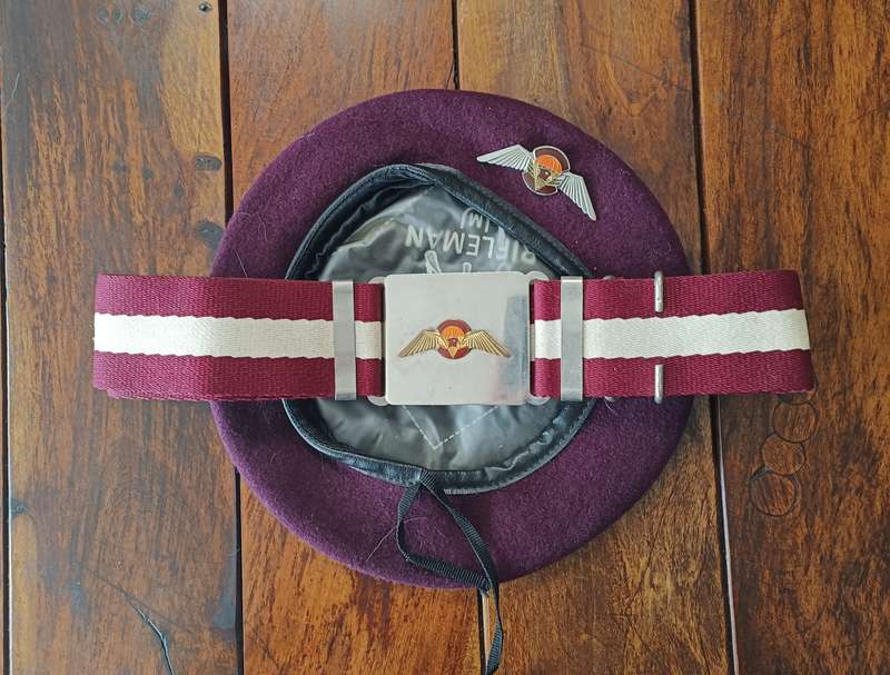 SADF - BOPHUTHATSWANA MILITARY - PARA BERET AND STABLE BELT - ULTRA SCARCE