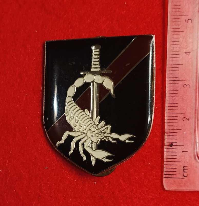 EXECUTIVE OUTCOMES - METAL CAP BADGE 2