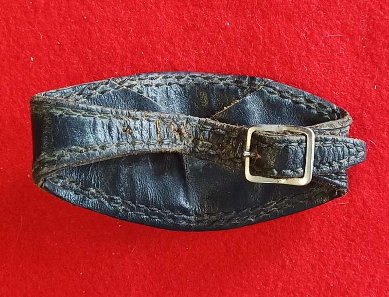 RHODESIA - WARRANT OFFICER CLASS 2 - LEATHER WRIST BAND (SCARCE)