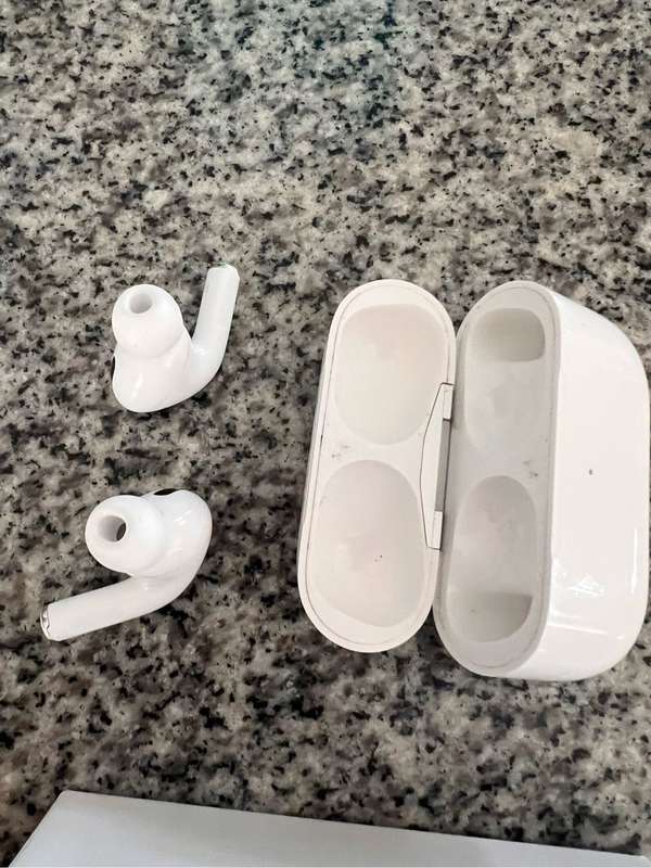 Apple airpods Pro 1st gen