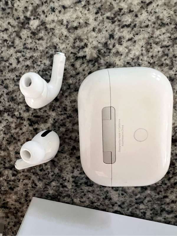 Apple airpods Pro 1st gen