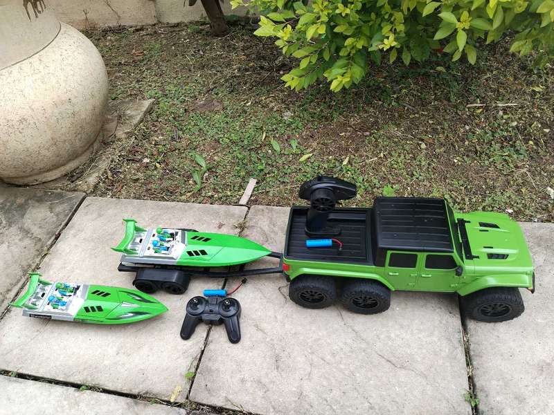 Rc Jeep rubicon + Boats
