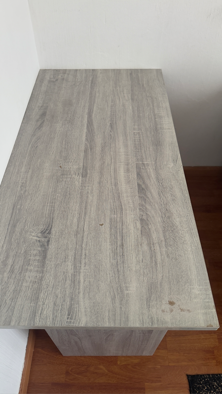 Desk for Sale size 120x60cm with a lock drawer