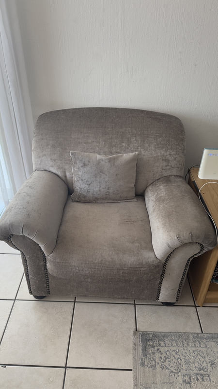 Couch set for sale 2 x 2 seater and 2 x single seater)