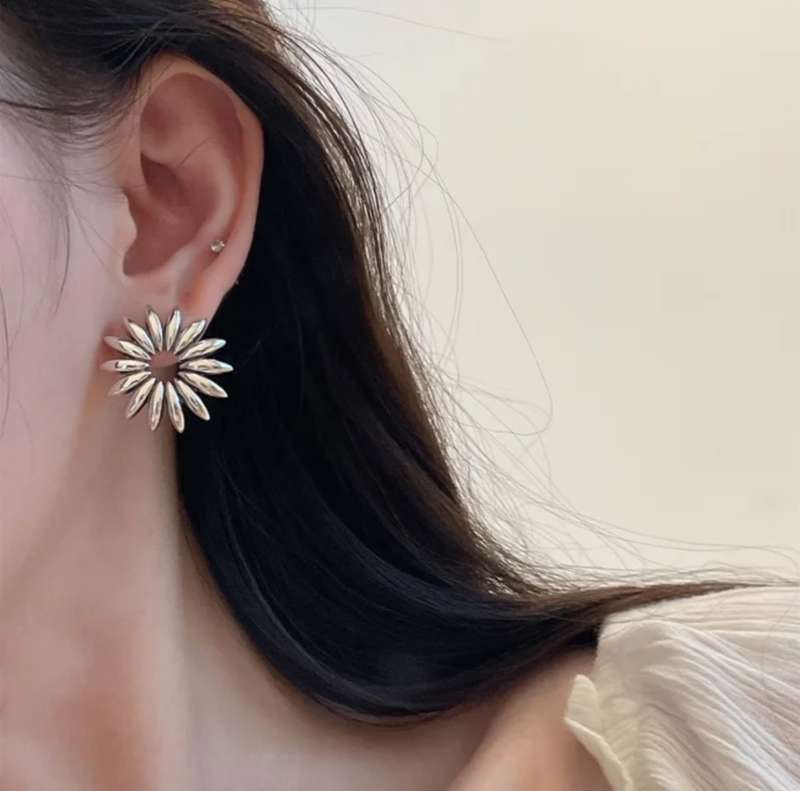 925 Silver Sunflower Earrings.