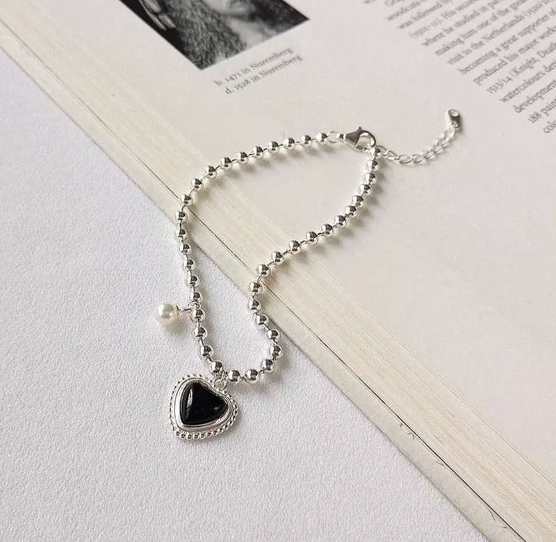 925 Silver Onyx Heart and Pearl Bracelet.