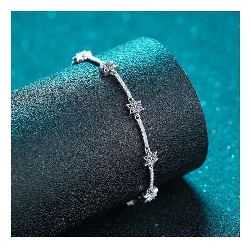1ct Brilliant Cut Moissanite Star Bracelet