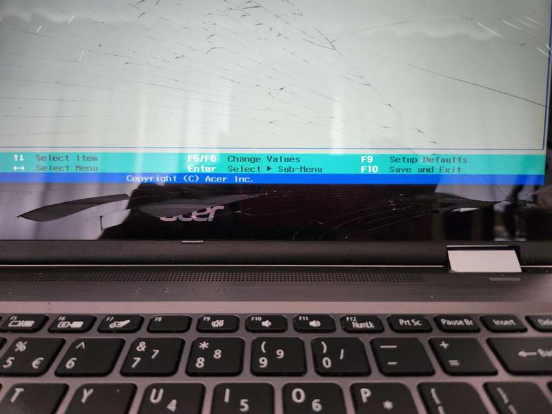 Acer Touch screen Core i3-6th Gen Laptop up for Grabs - ****** R30 SHIPPING *****