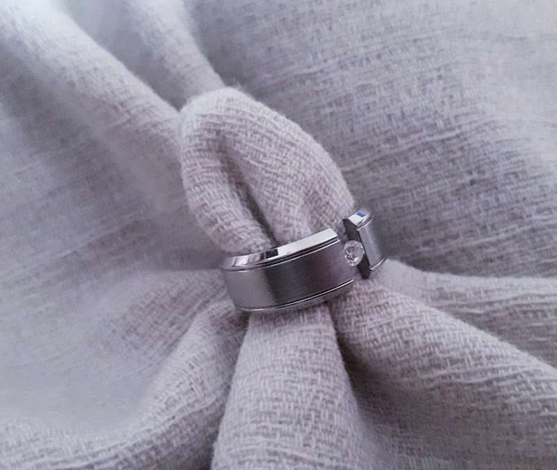 Stainless Steel Tension Band Ring with Cr. Diamond